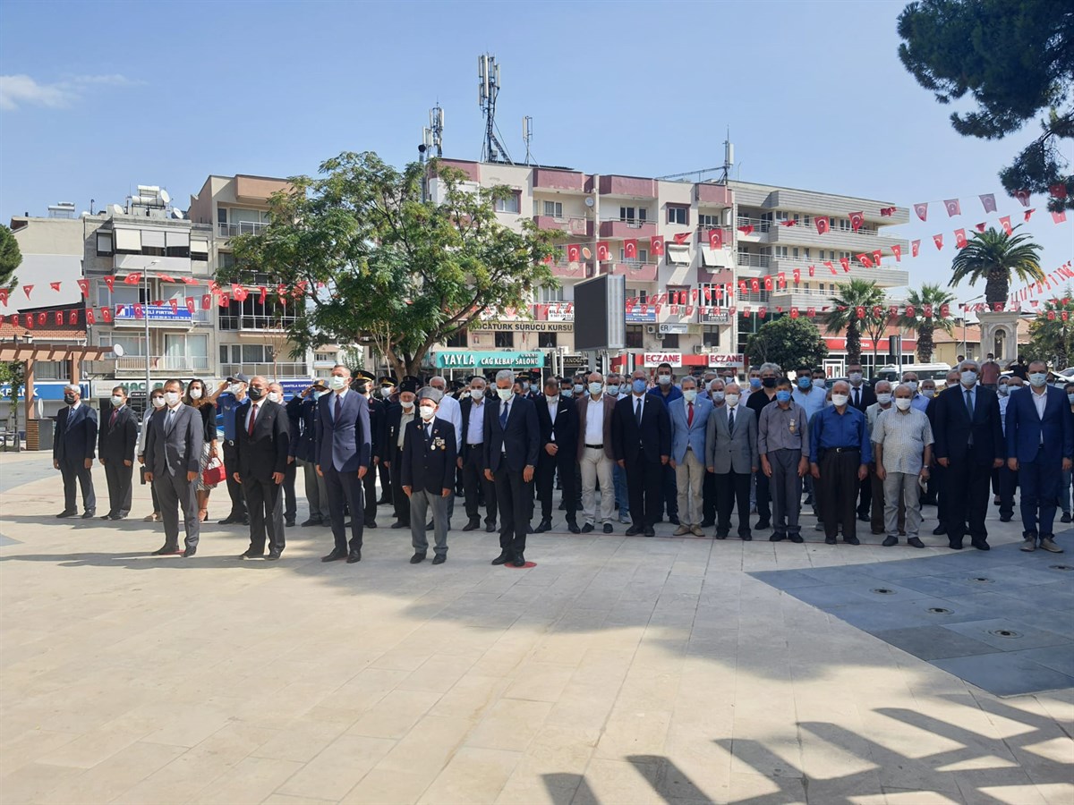 Atatürk Anıtı Tören 1