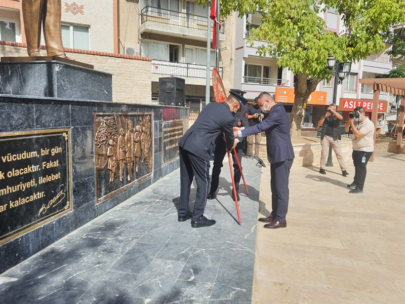 Atatürk Anıtı Tören 2